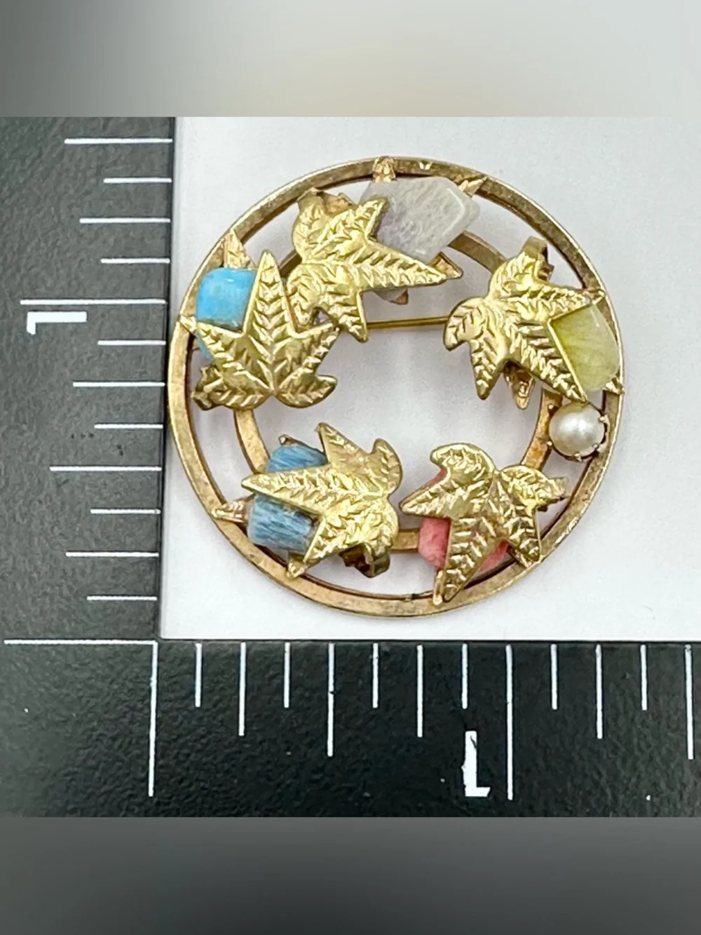 Sarah Coventry Vintage Stone Wreath Brooch